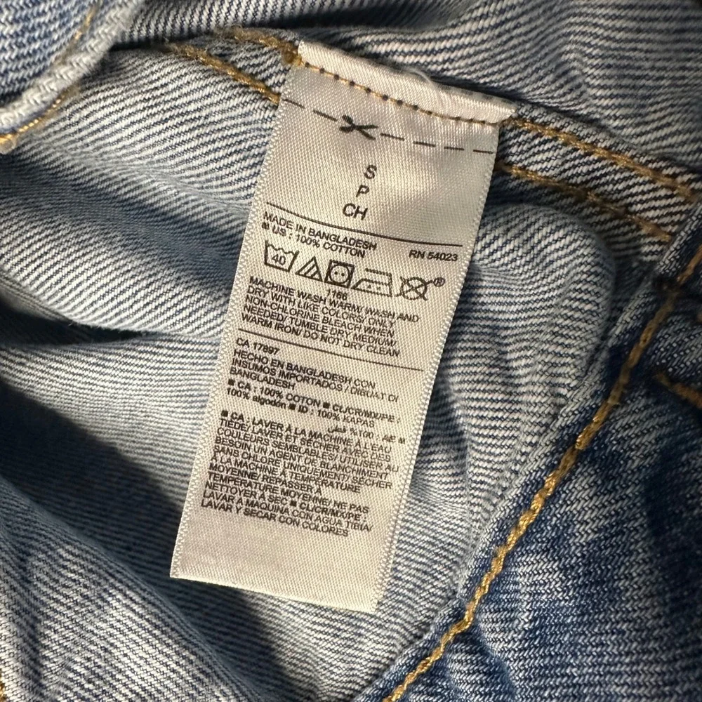 OLD NAVY Distressed Light Denim Boyfriend Trucker Sandra Jacket Women's Size‎ S